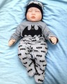Wyprwka-niemowlęca-body-półśpiochy-czapeczka-Batman-szary-3.jpg