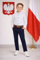 Elegancki-komplet-wizytowy-do-szkoły-dla-chłopca-biała-koszula-stójka-granatowe-spodnie-19.png